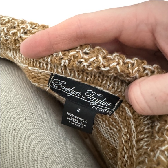 Sweater - Picture 4 of 4